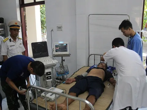 Ngư dân Quảng Ngãi được bệnh xá đảo Song Tử Tây, Đặc khu Trường Sa cấp cứu kịp thời