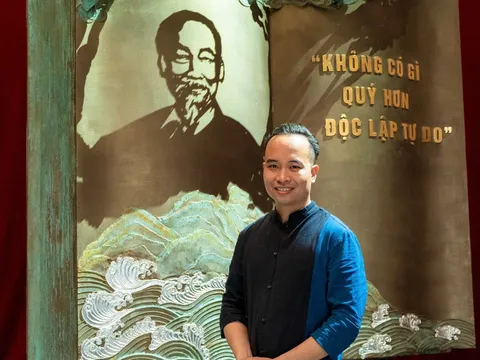 Nghệ thuật điêu khắc ánh sáng của Nghệ nhân Bùi Văn Tự: Khi cái bóng trở thành linh hồn của tác phẩm