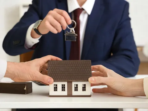 Quyền bình đẳng của vợ, chồng đối với tài sản chung - Thực tiễn áp dụng và kiến nghị hoàn thiện