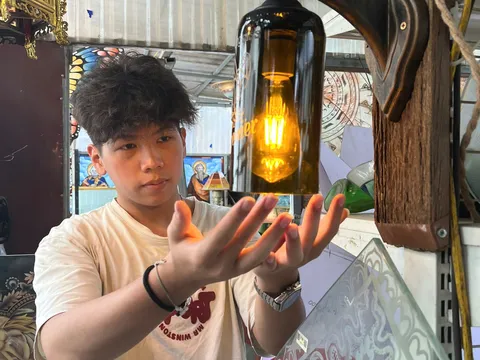 ĐÔI ĐÈN “TÌNH BẠN TUỔI HỌC TRÒ”