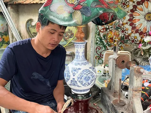 “Thần Đèn” Bùi Bạch Đằng Và Những Tác Phẩm Ánh Sáng Tại Lễ Hội Bình Đà 2026