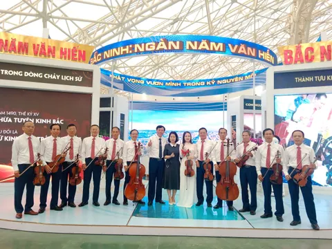 Theo tiếng vĩ cầm về làng Then