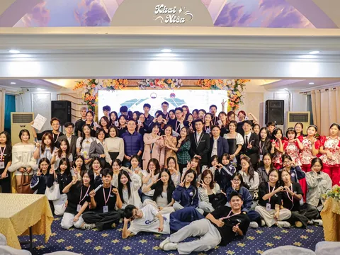 Khai Niên 2026 trở lại, đưa tân sinh viên trường Báo khám phá vùng đất mới