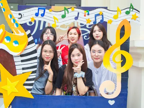 AJC rộn ràng chào đón tân sinh viên Khóa 46