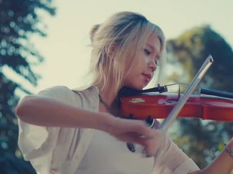 Ca khúc chủ để Premiere 2026 “Glissando” và hành trình tìm kiếm bản sắc trong âm nhạc